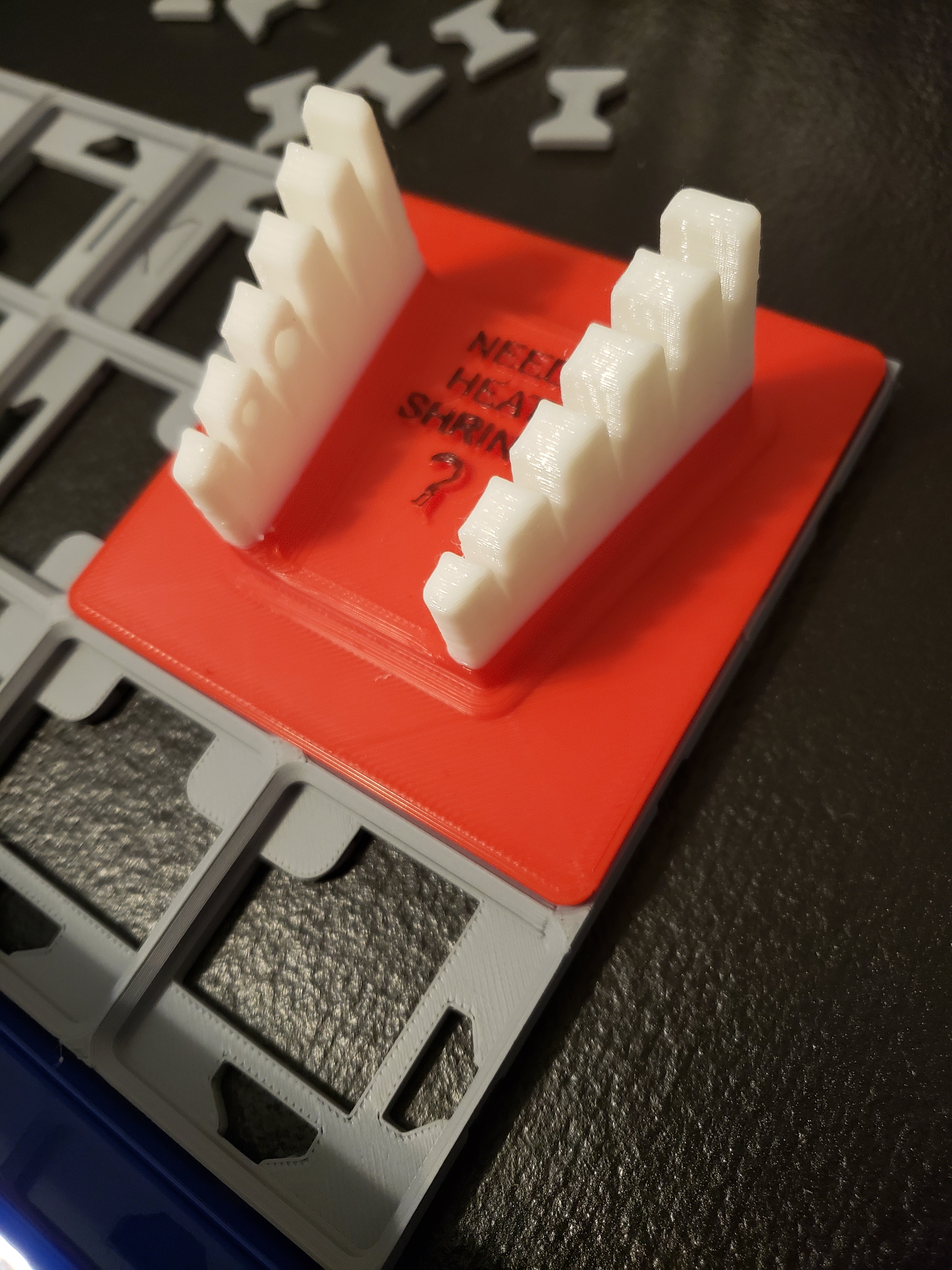 Soldeer vingers met draadhouder - 2x2 Gridfinity Base