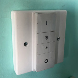 Philips Hue-deksel voor Britse lichtschakelaar met afstandsbedieningshouder