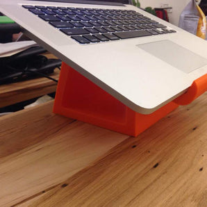 Ruimtebesparende en ergonomische standaard voor MacBook Pro