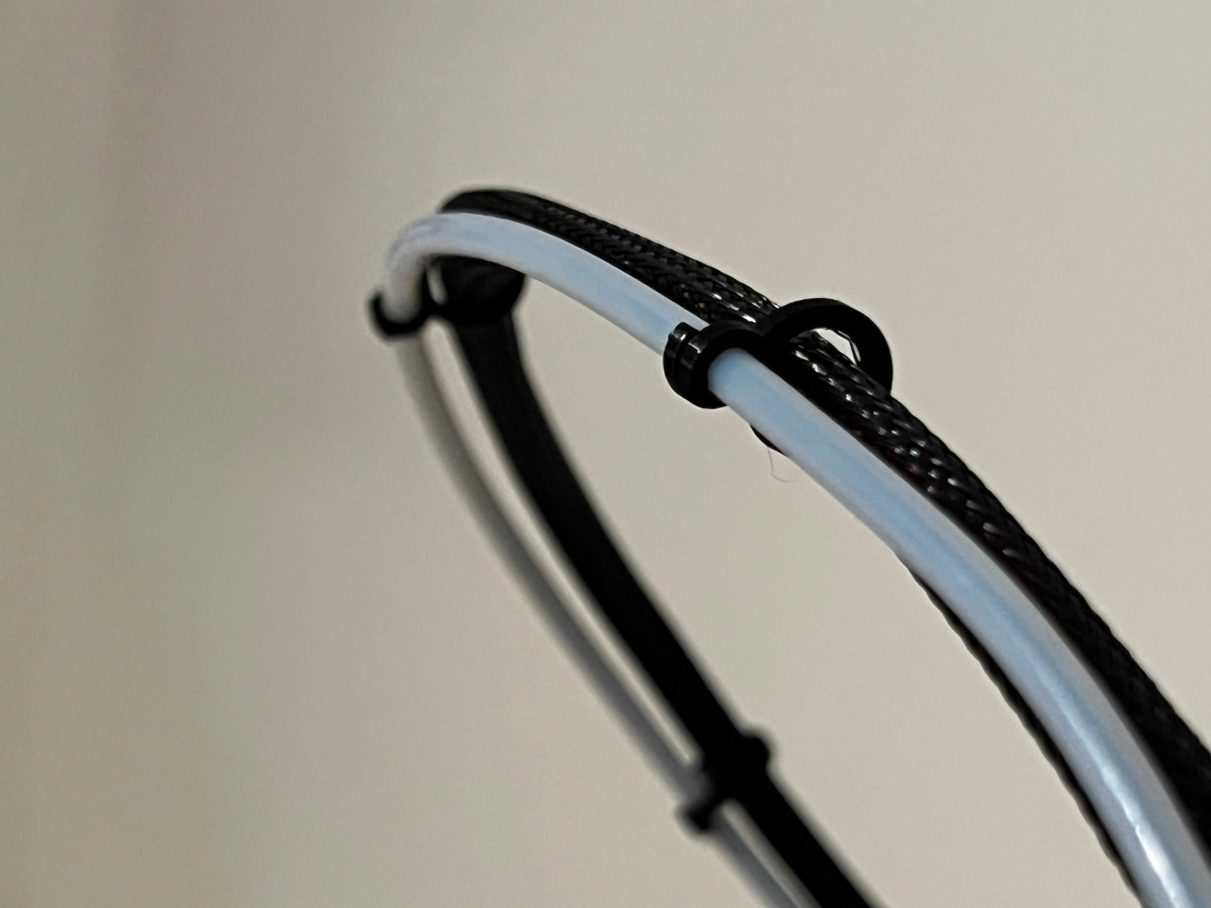 PTFE en kabelklem voor efficiënte organisatie