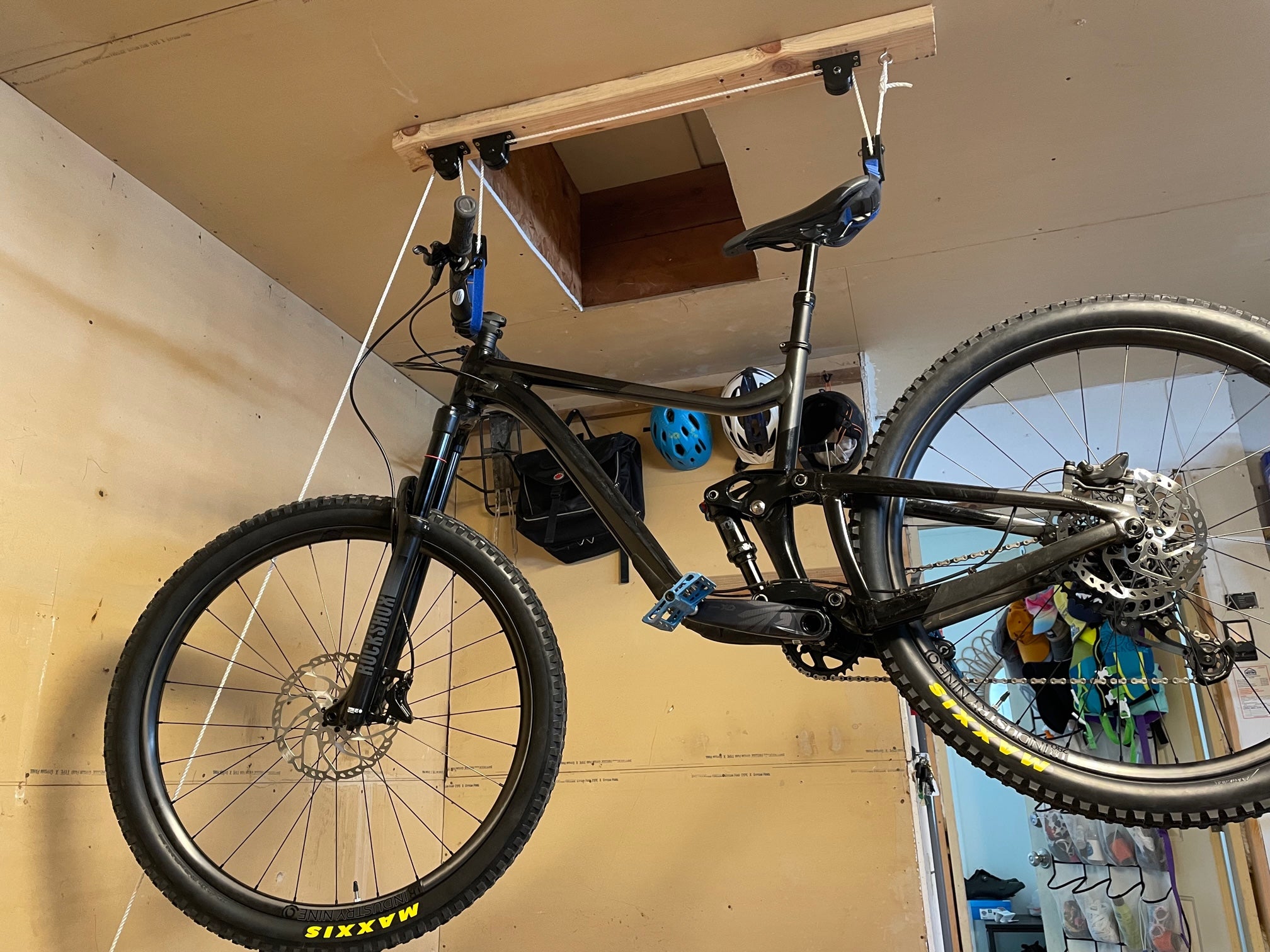 Fietsenstalling - Katrolsysteem (Bijgewerkt)