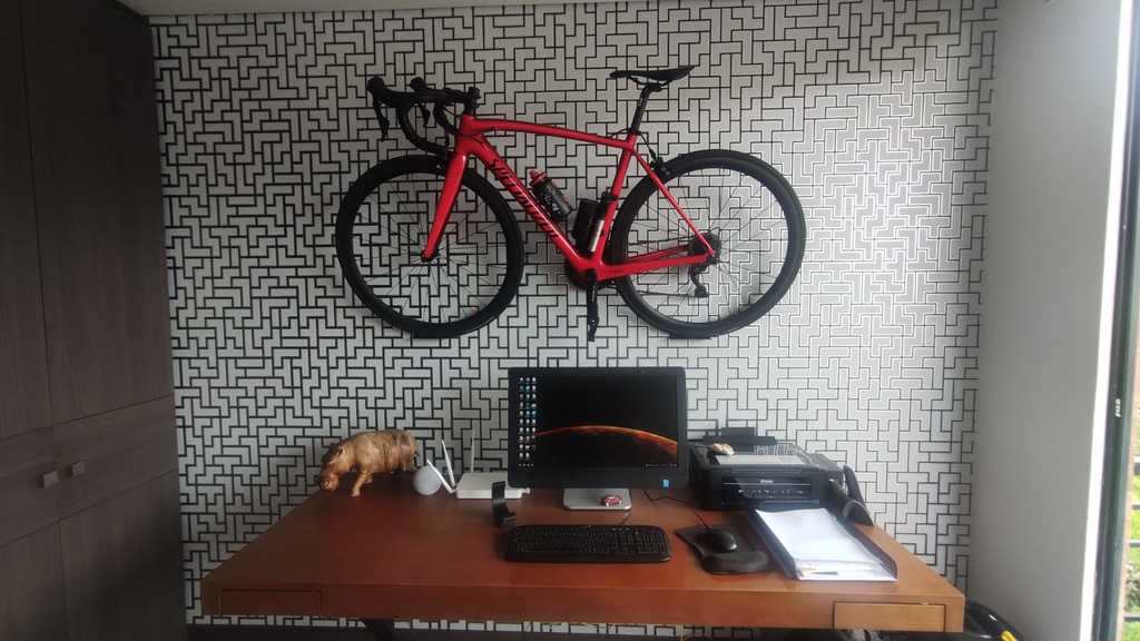 Aan de muur gemonteerde fietsenstandaard