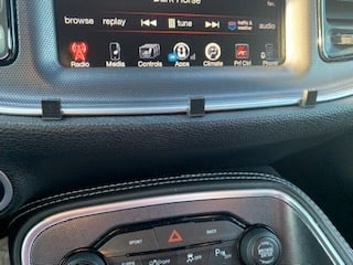 Smartphone- en tablethouder voor de auto voor Dodge met Uconnect-systemen