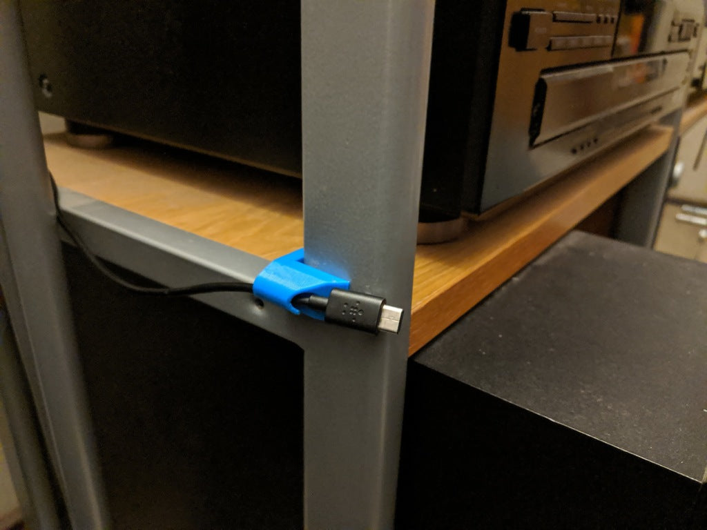 Simpele kabelhouder voor werkbladen