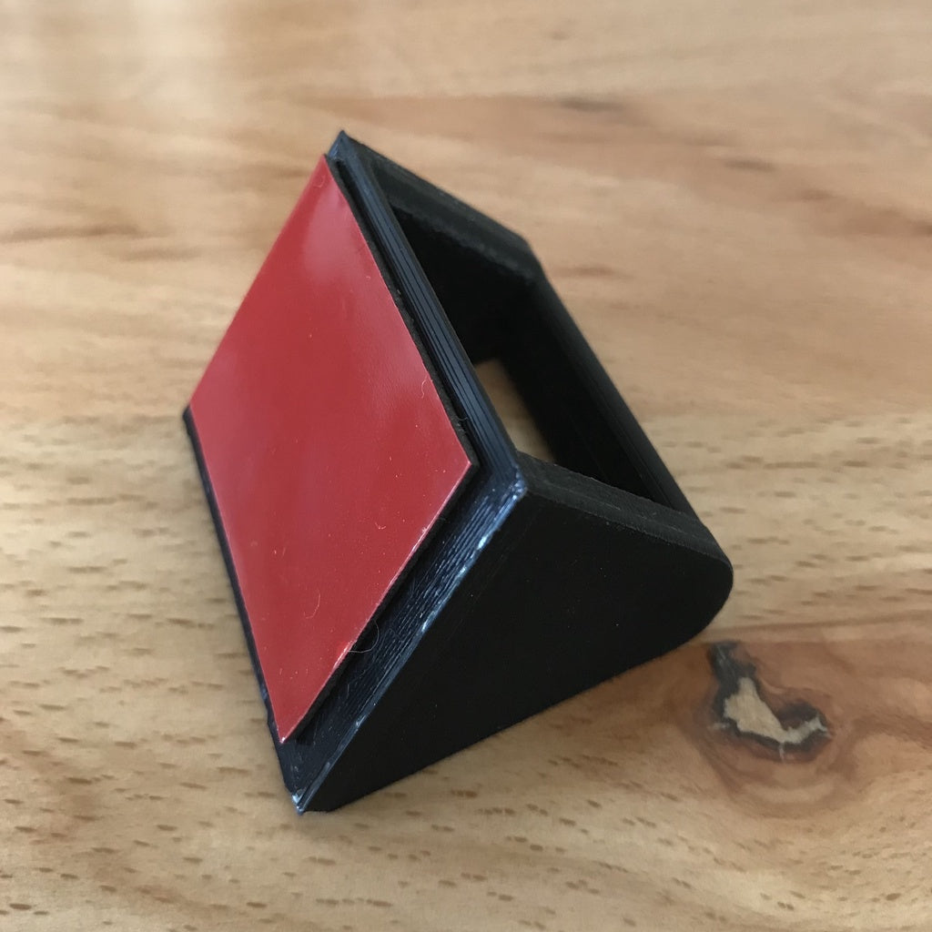 Wandgemonteerde houder voor brillen en zonnebrillen