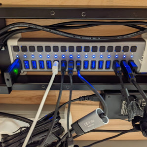 i-Tec oplaad USB-hub wand-/tafelbevestiging