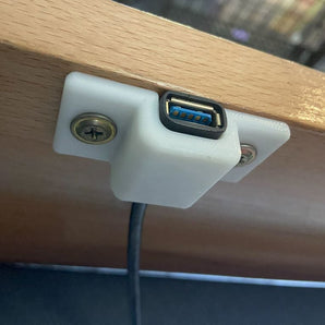 USB-poorthouder onder bureau voor kantooraccessoires