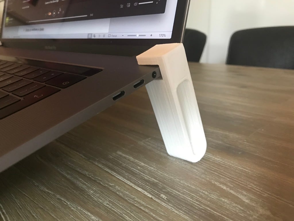 MacBook Pro standaard voor een geoptimaliseerde werkplek