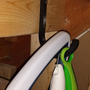 Aan de muur gemonteerde J-haak voor veelzijdige opslag