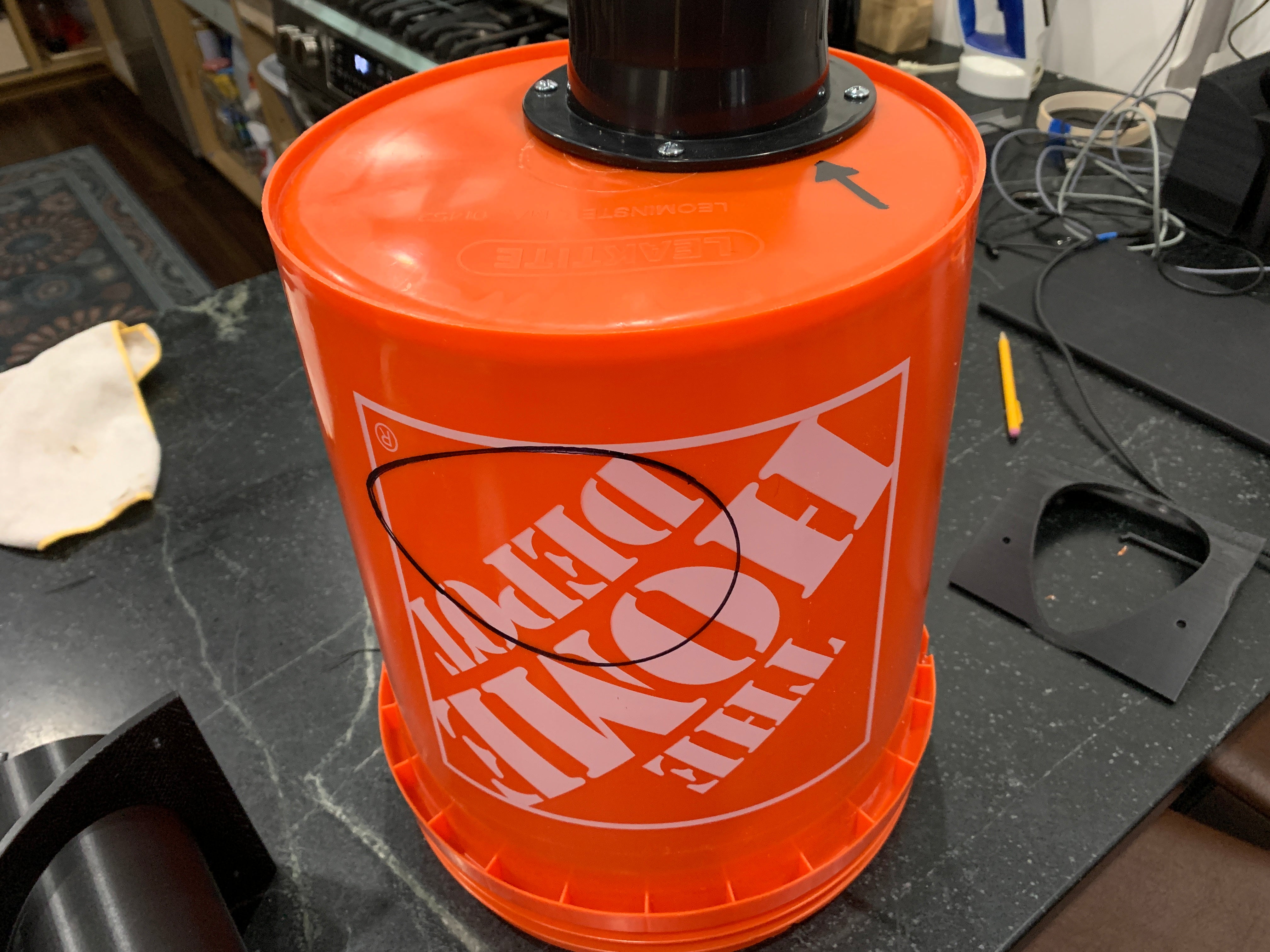 Zijdelings gemonteerde cycloonstofafscheider voor een emmer van 5 gallons