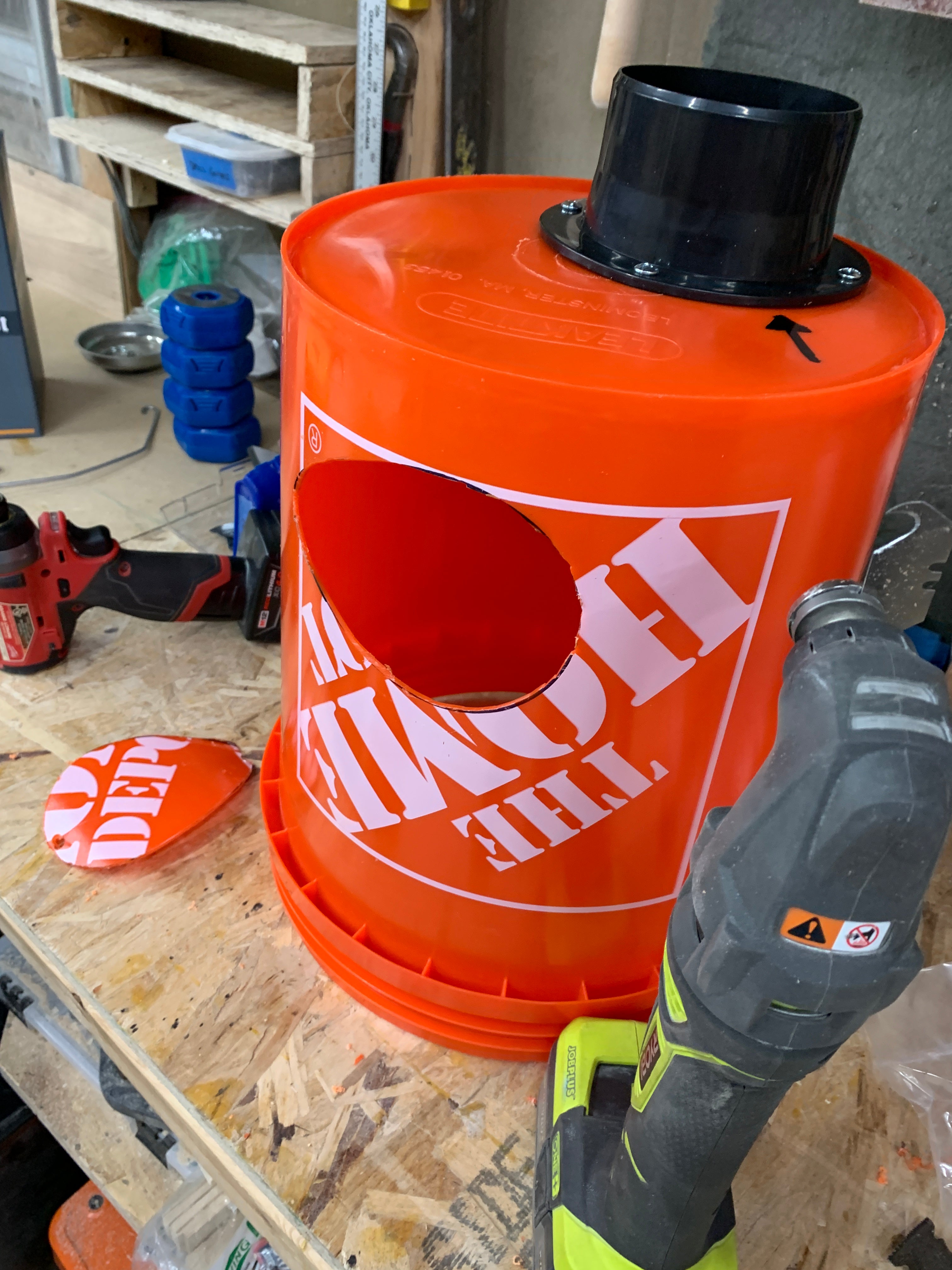 Zijdelings gemonteerde cycloonstofafscheider voor een emmer van 5 gallons