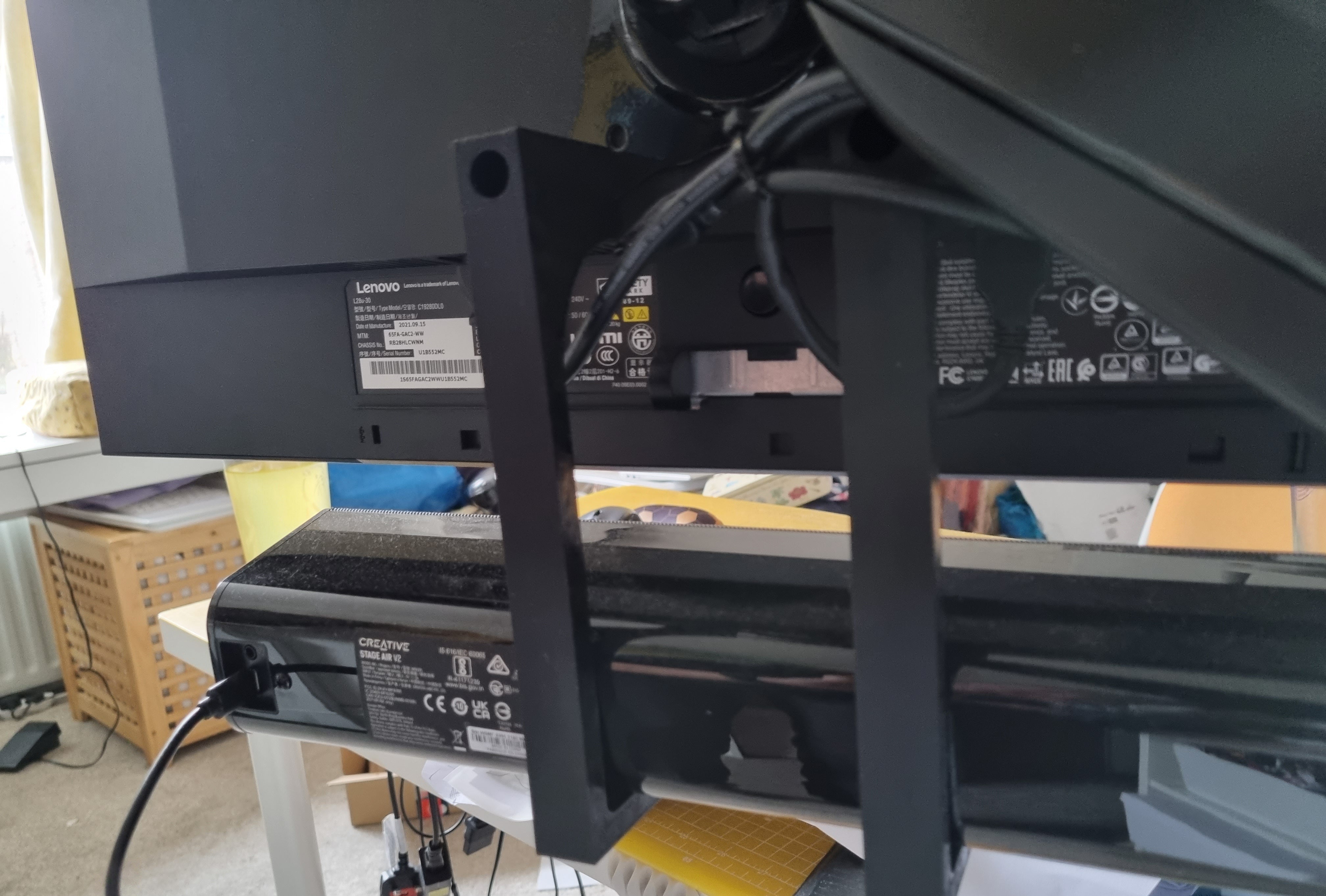 VESA-gemonteerde plank voor soundbar en luidsprekers