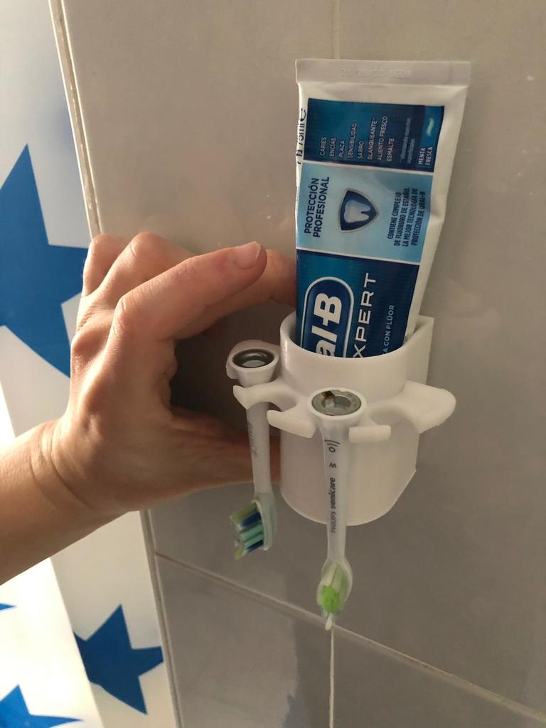 Wandgemonteerde houder voor tandpasta en 4 Philips Sonicare tandenborstelkoppen