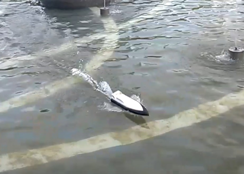 Op afstand bestuurbare boot (RC-boot)