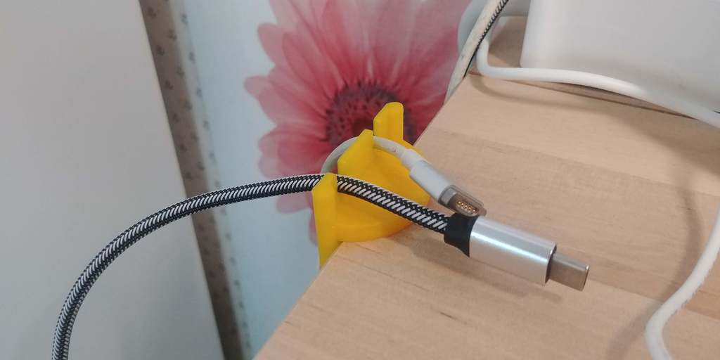 USB-kabelhouder voor een georganiseerde bureau