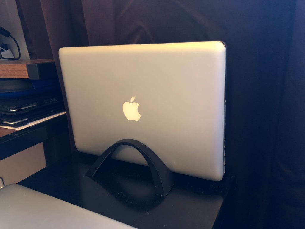 Elegant gebogen laptopstandaard REMIX - Voor MacBook Pro en andere laptops (175x120mm)