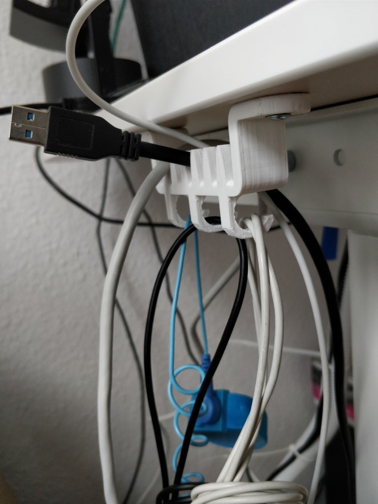 Kabelhouder onder de tafel