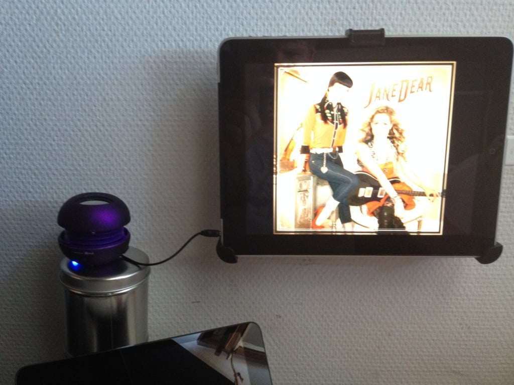 Compacte wandmontage voor iPad-luidspreker