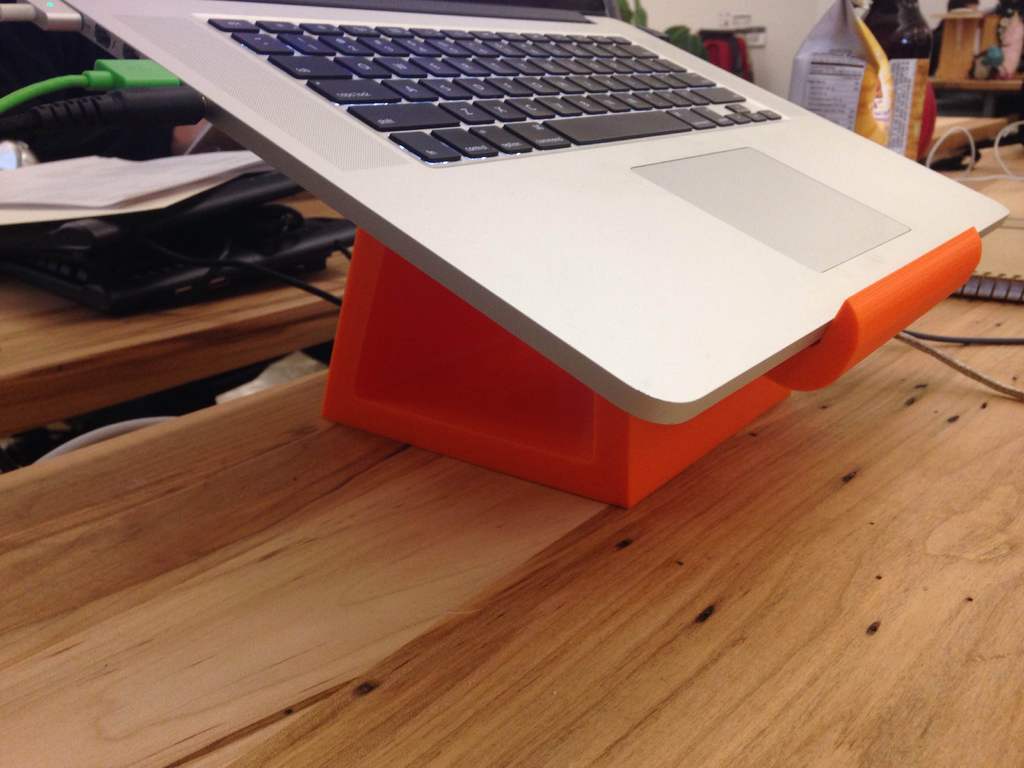 Ruimtebesparende en ergonomische standaard voor MacBook Pro
