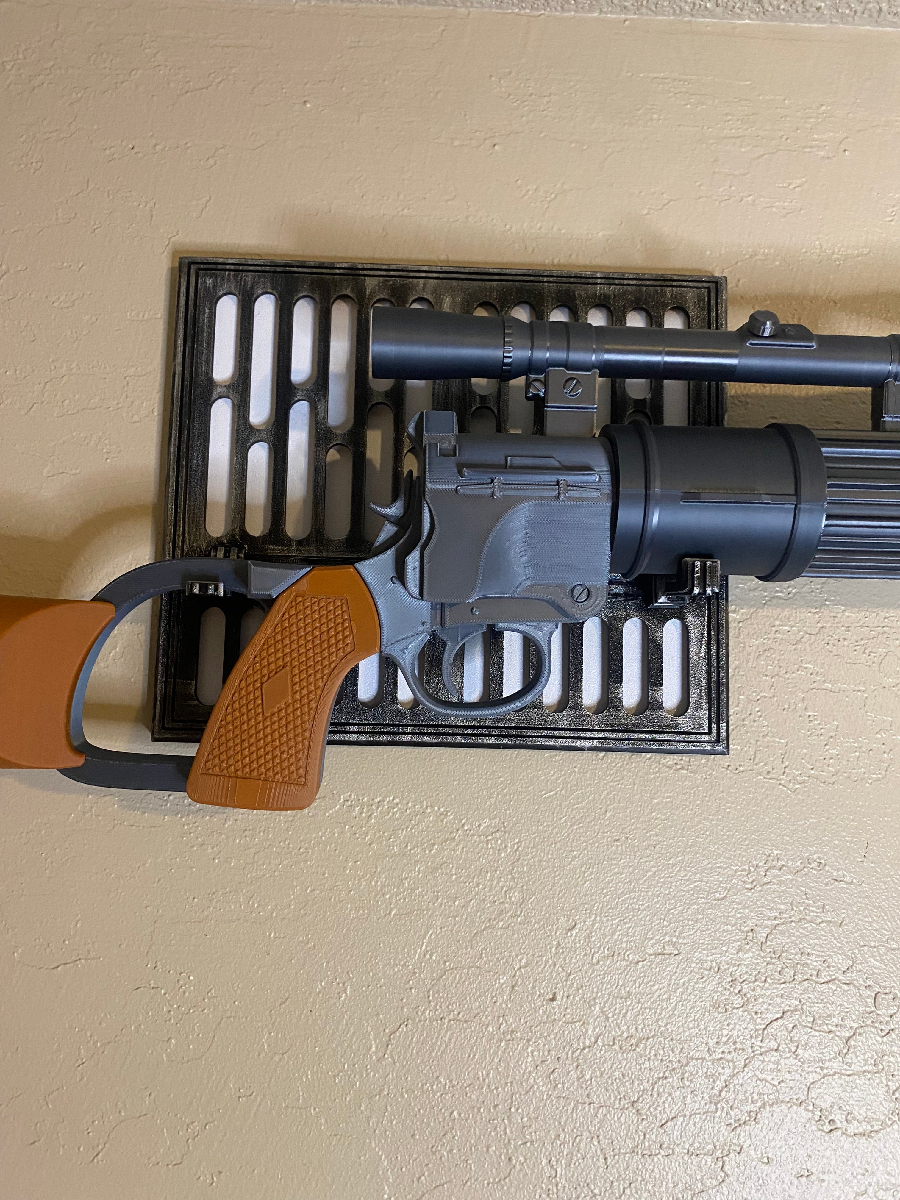 Wandmontage voor Boba Fett's EE-3 Karabijn