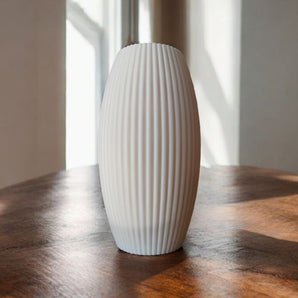 Geribbelde vaas in modern afgerond design
