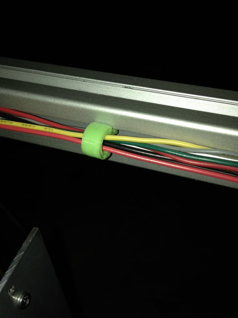 Draaibare kabelhouder voor extrusieprofielen