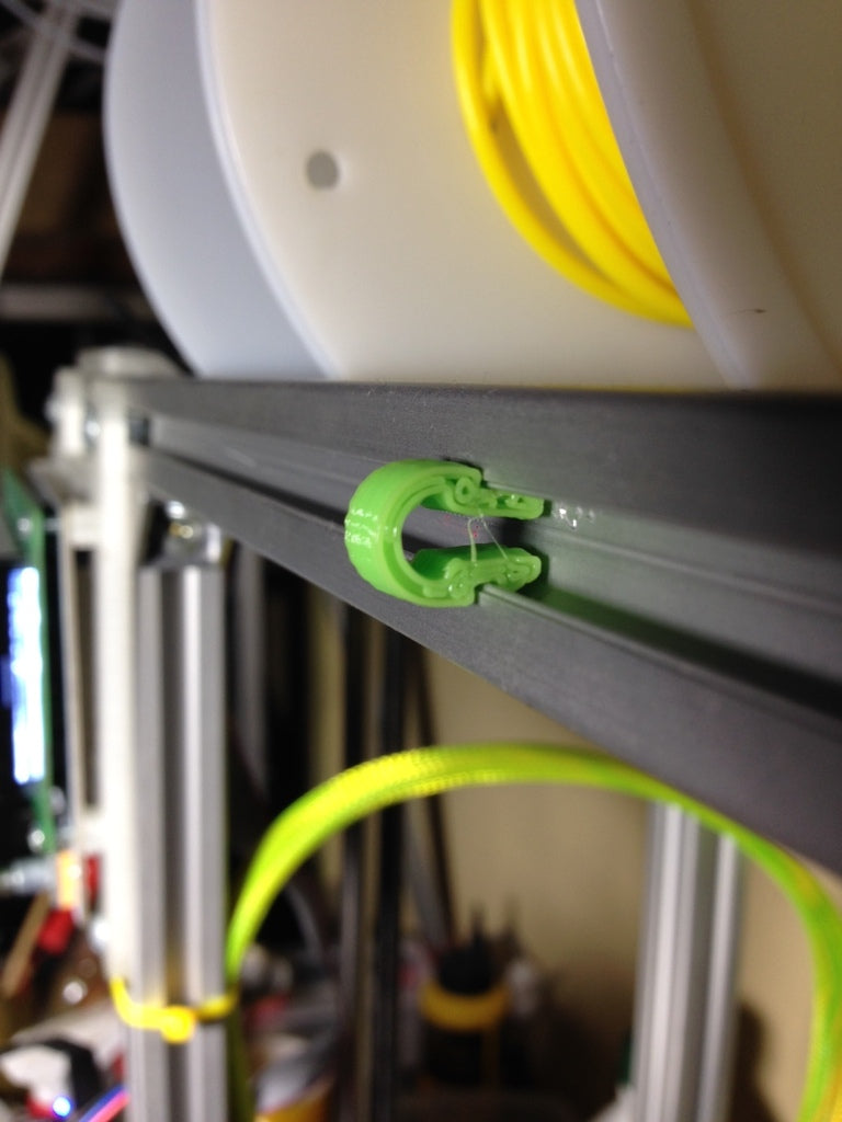 Draaibare kabelhouder voor extrusieprofielen