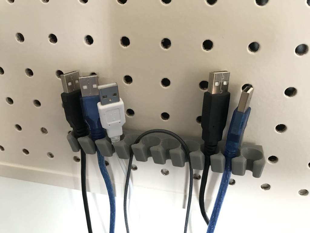 USB-kabelhouder voor pegboard
