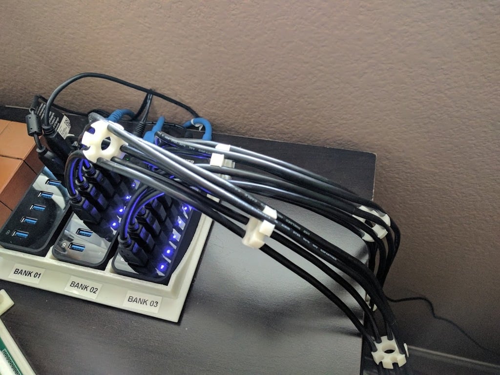 Heptagonale USB-kabelbundelorganizer