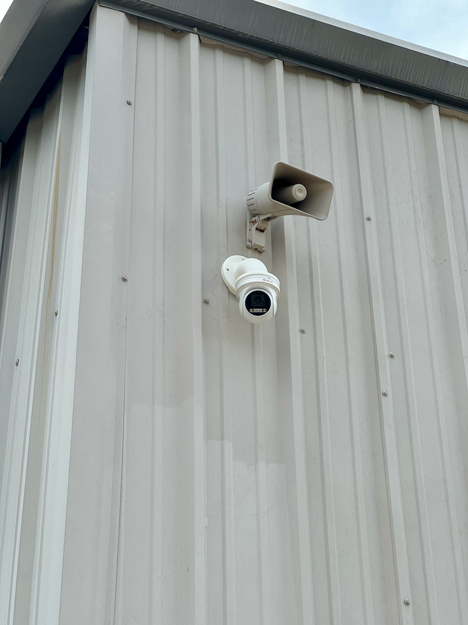 Robuuste PTZ-camerahouder voor metalen gebouwen