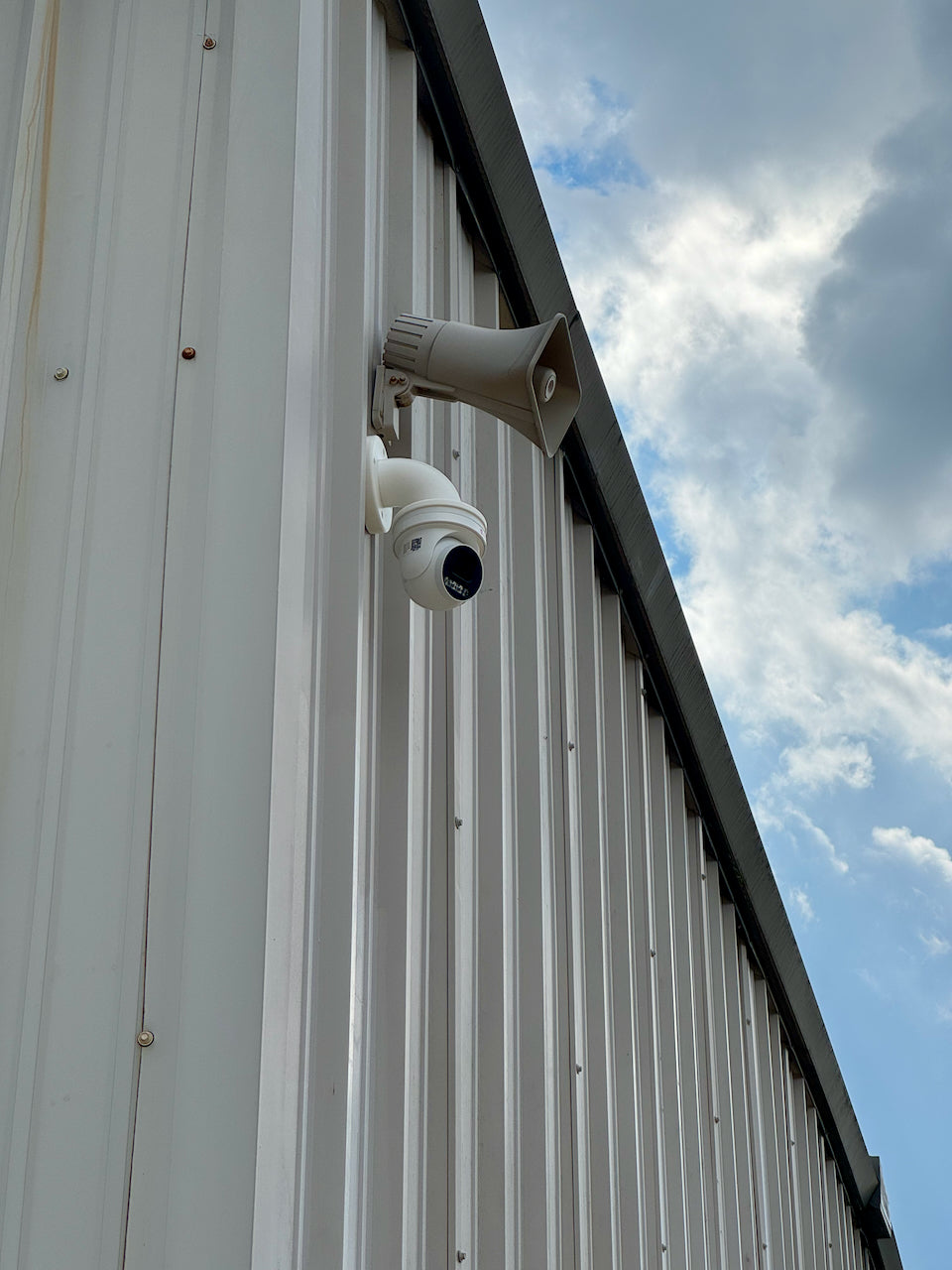 Robuuste PTZ-camerahouder voor metalen gebouwen