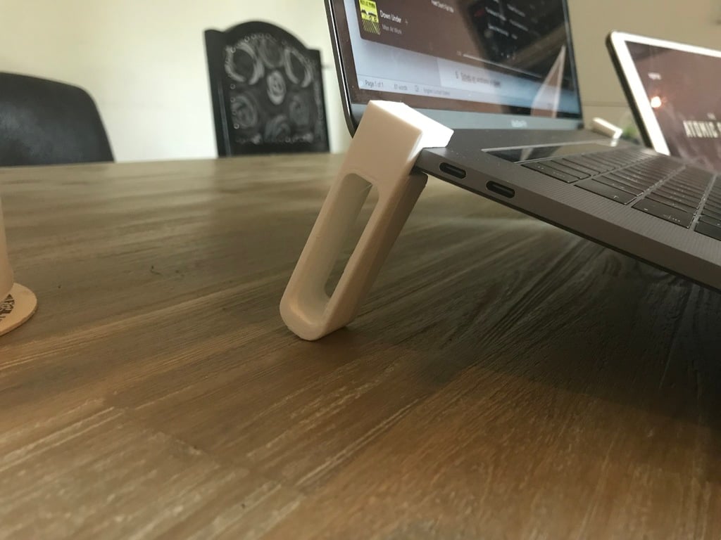 MacBook Pro standaard voor een geoptimaliseerde werkplek