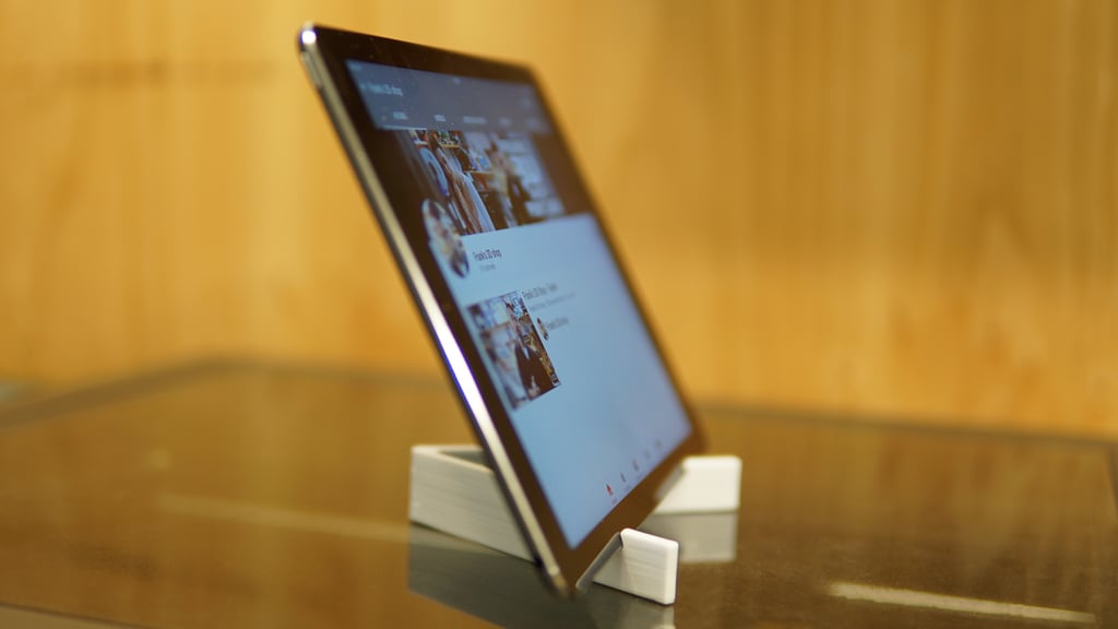 Draagbare iPad-standaard met functioneel scharnier