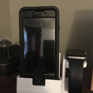 Oplaadstation voor iPhone 6 met Otterbox en Apple Watch