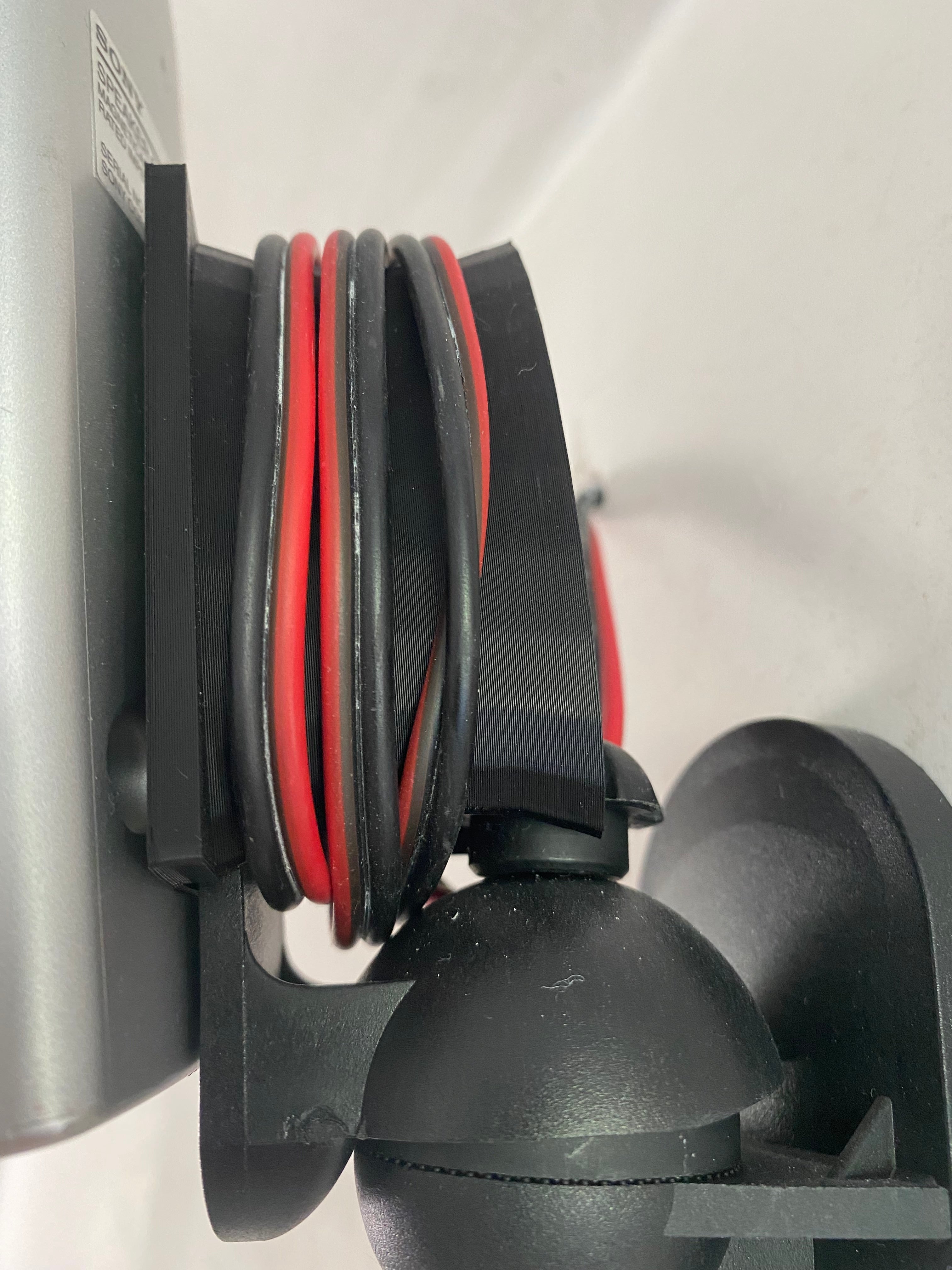 Surround Sound luidsprekerkabelbeheer