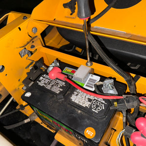 Veilige batterijhouder met Cam Lock voor Cub Cadet ZT1+ZT2 grasmaaier