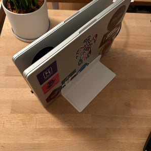 Dubbele bureaustandaard voor MacBook Pro (14") met bak