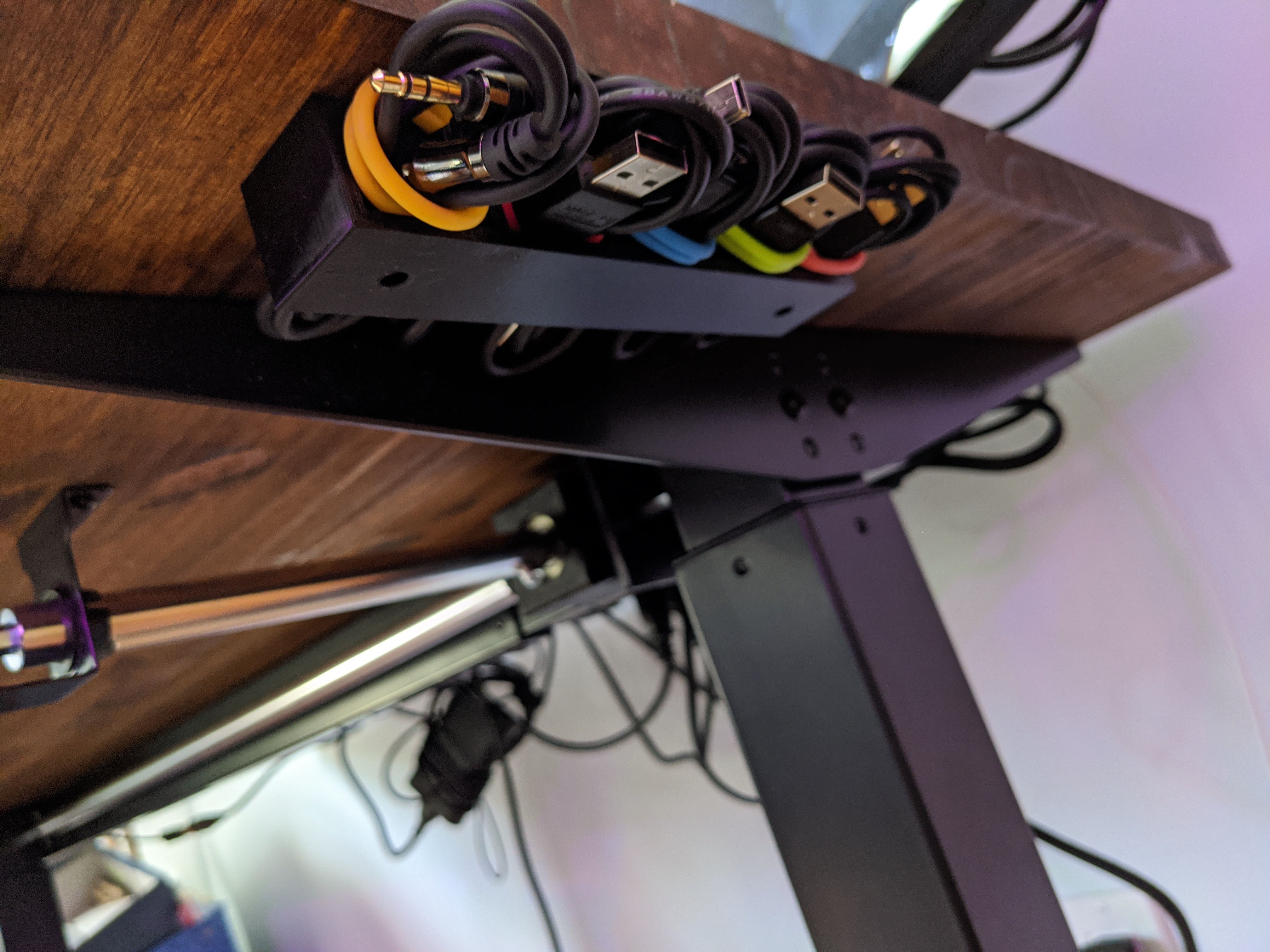 Losse USB-kabelorganisator voor montaged onder het bureau