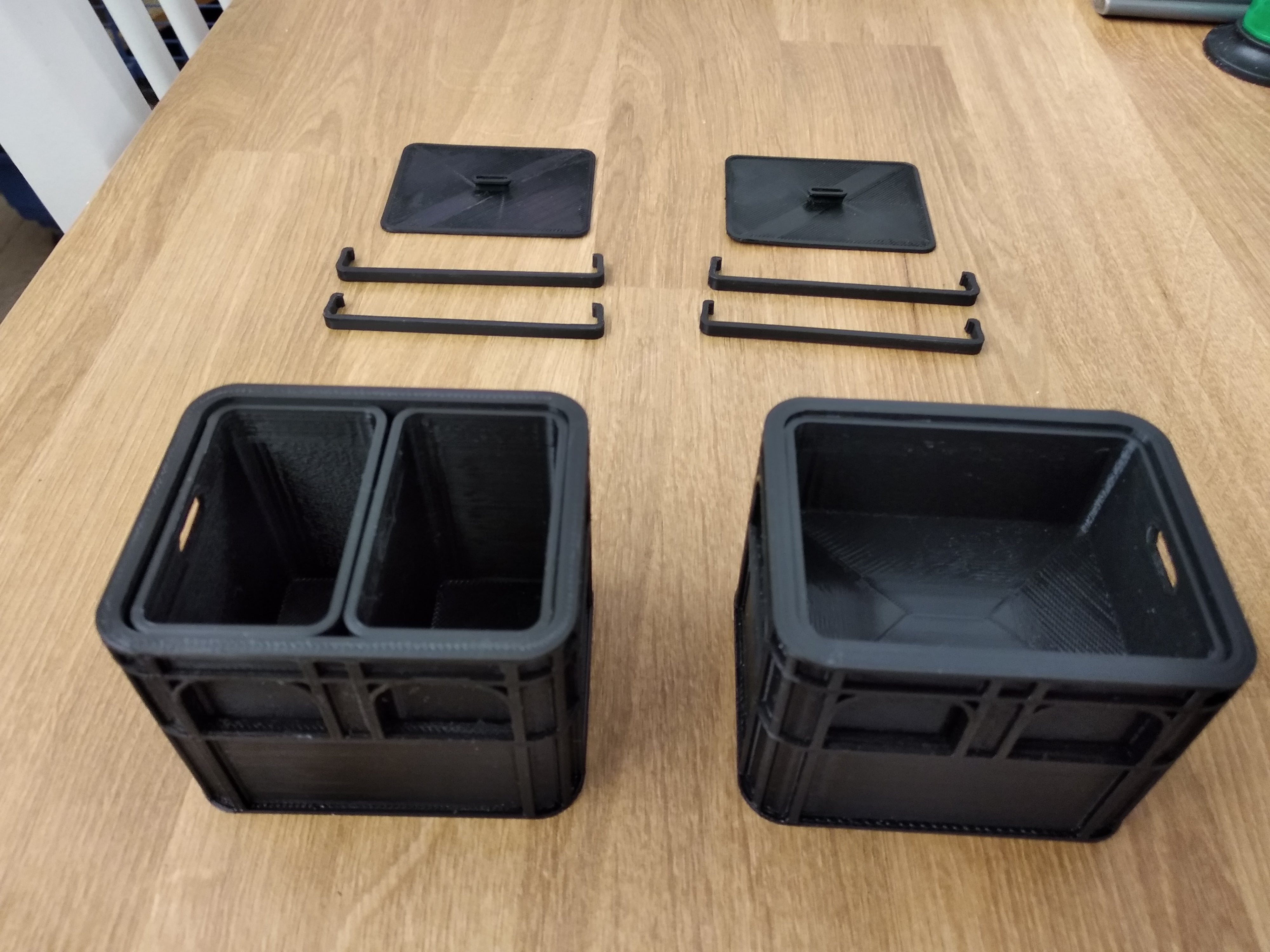 Slimme batterijhouder in bierkratontwerp voor AA- en AAA-batterijen
