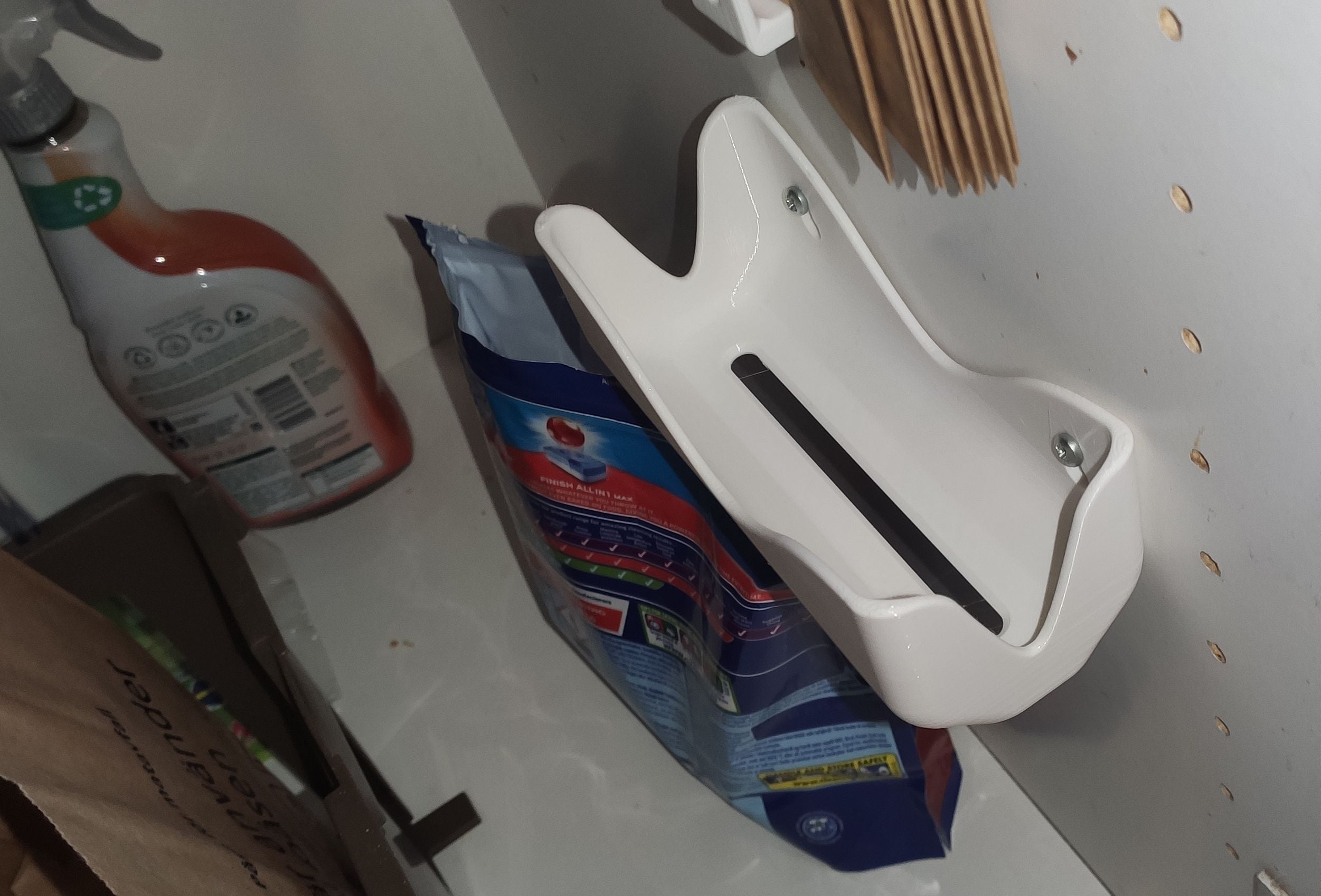 Aan de muur gemonteerde afvalzakhouder