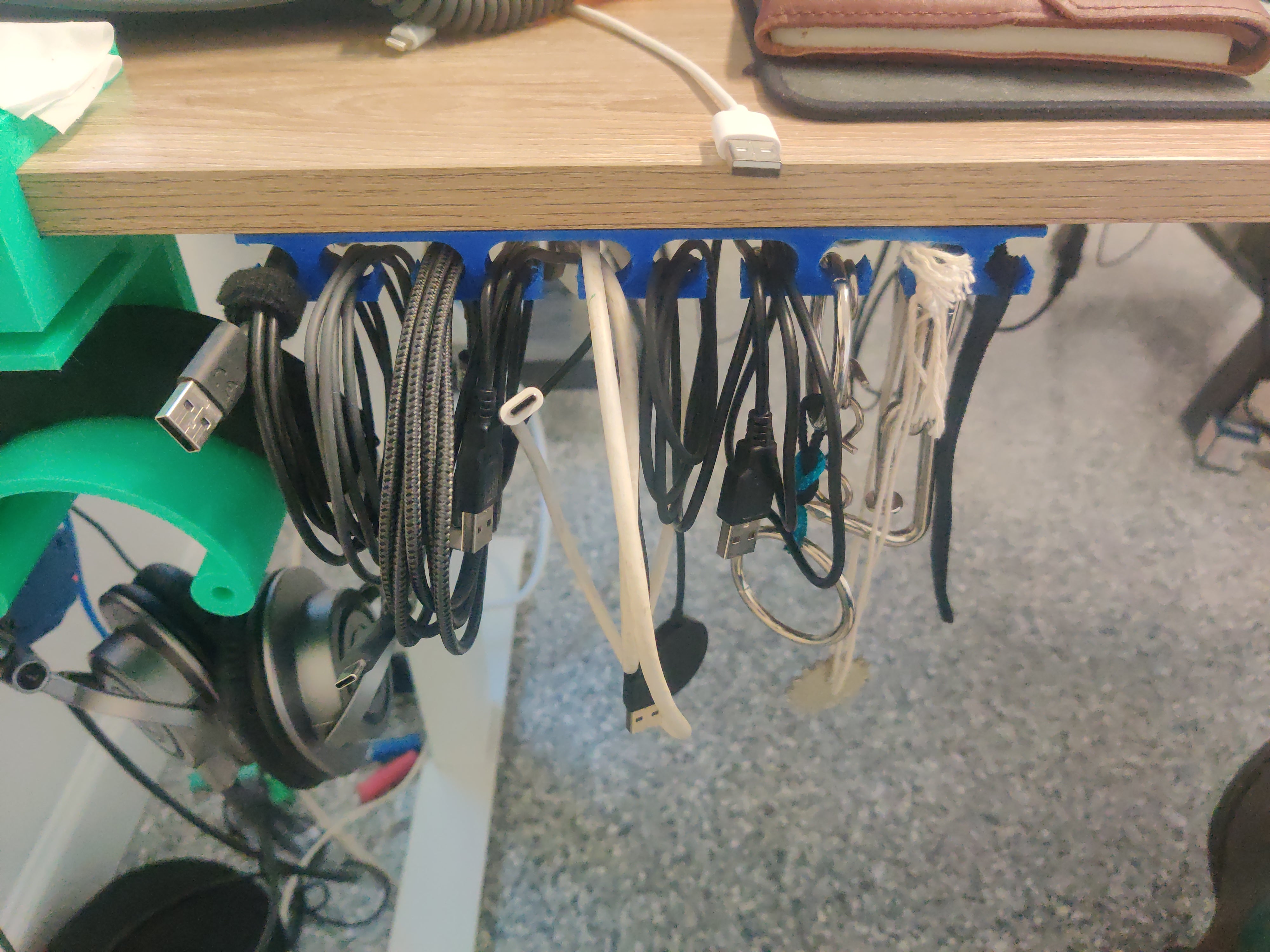 USB-kabelopbergsysteem voor je bureaublad