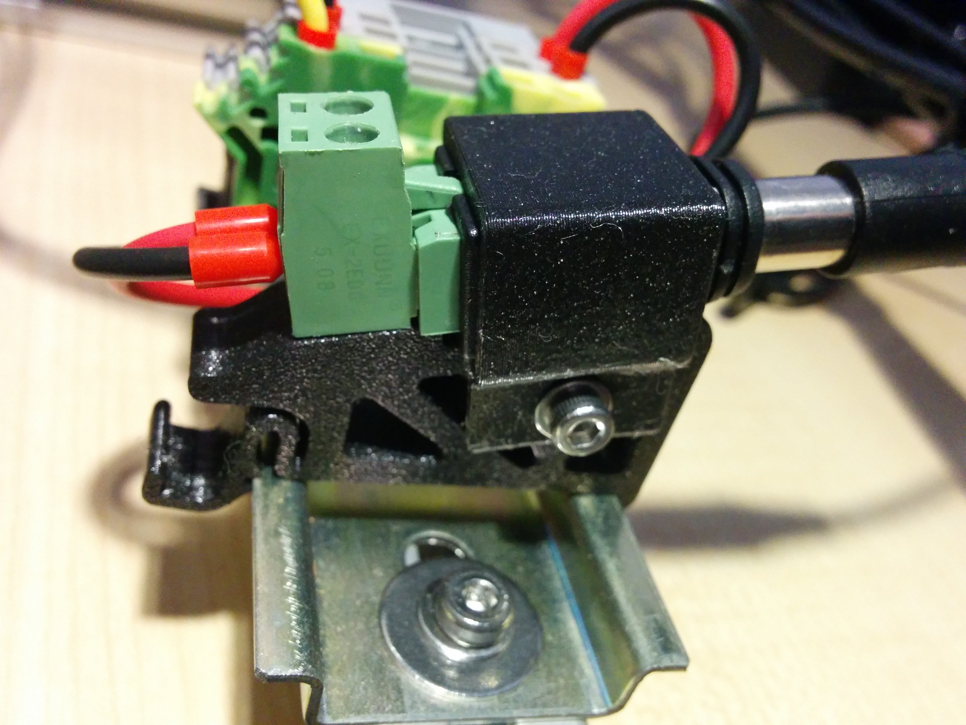 DIN-railbeugel voor Barrel Jack-adapter