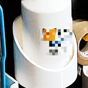Pegboard houder voor spuitbussen en flessen