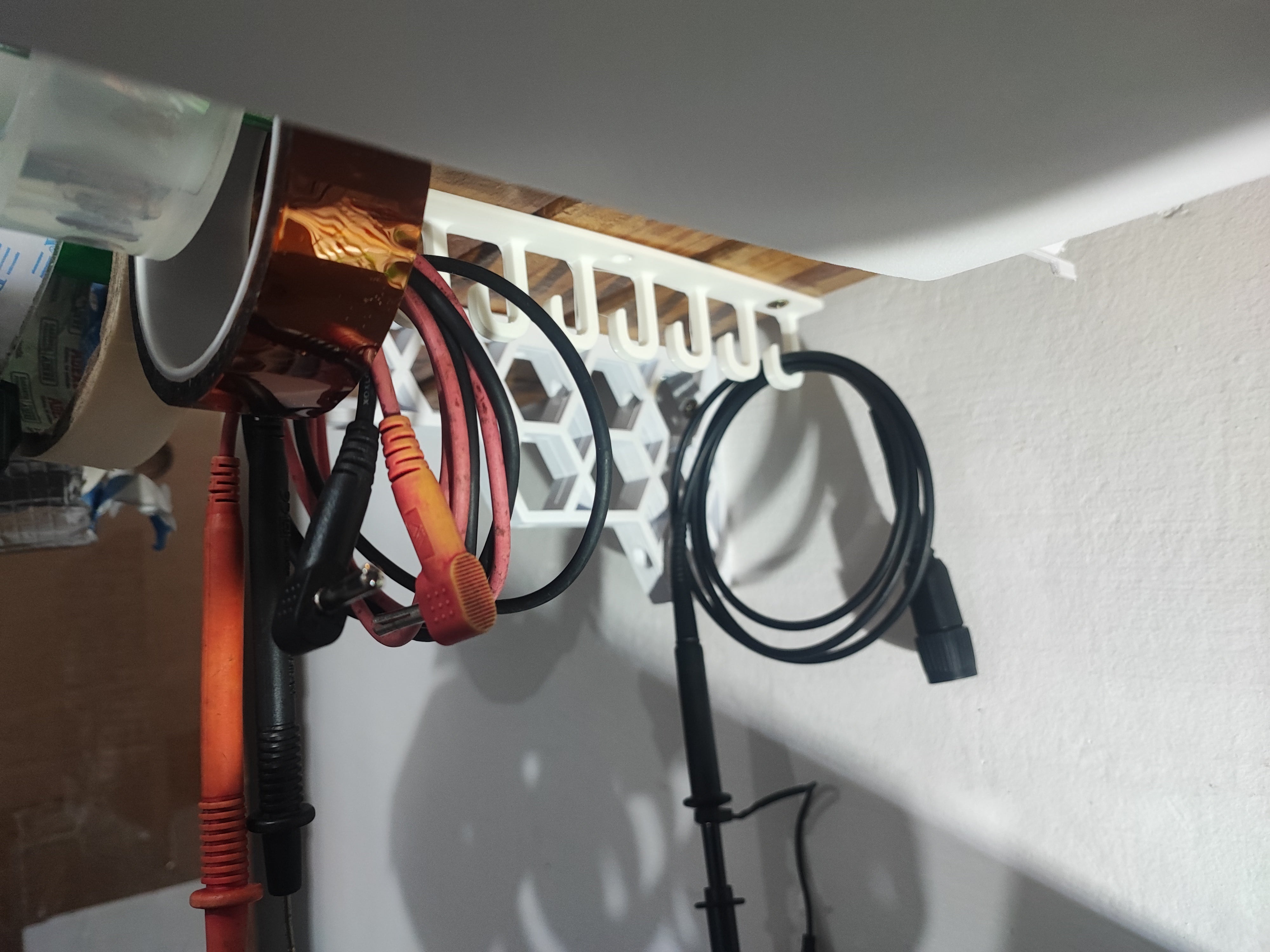 Onder planken kabelhangers / haken