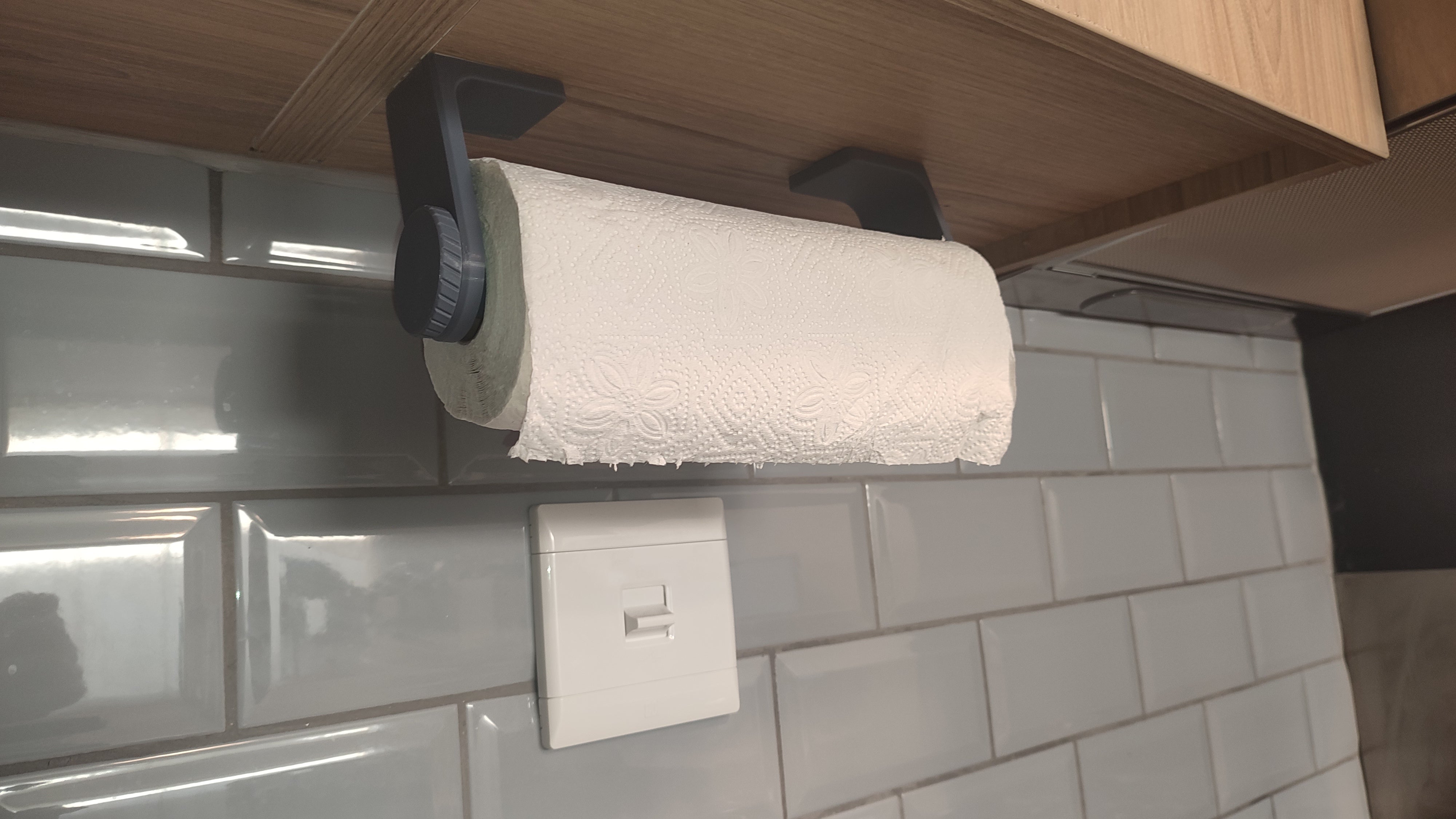 Papieren handdoekhouder voor onder de kast