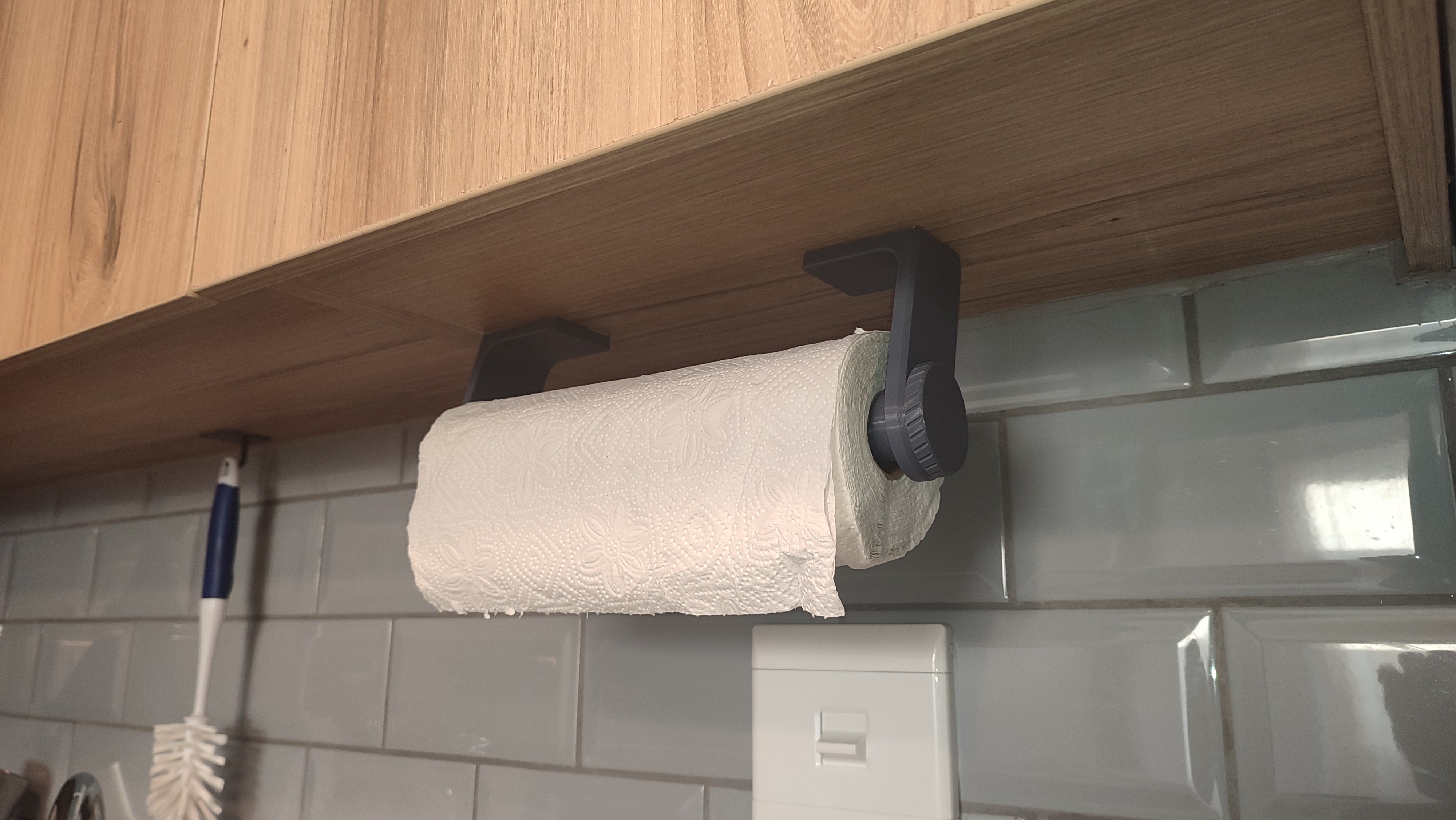 Papieren handdoekhouder voor onder de kast