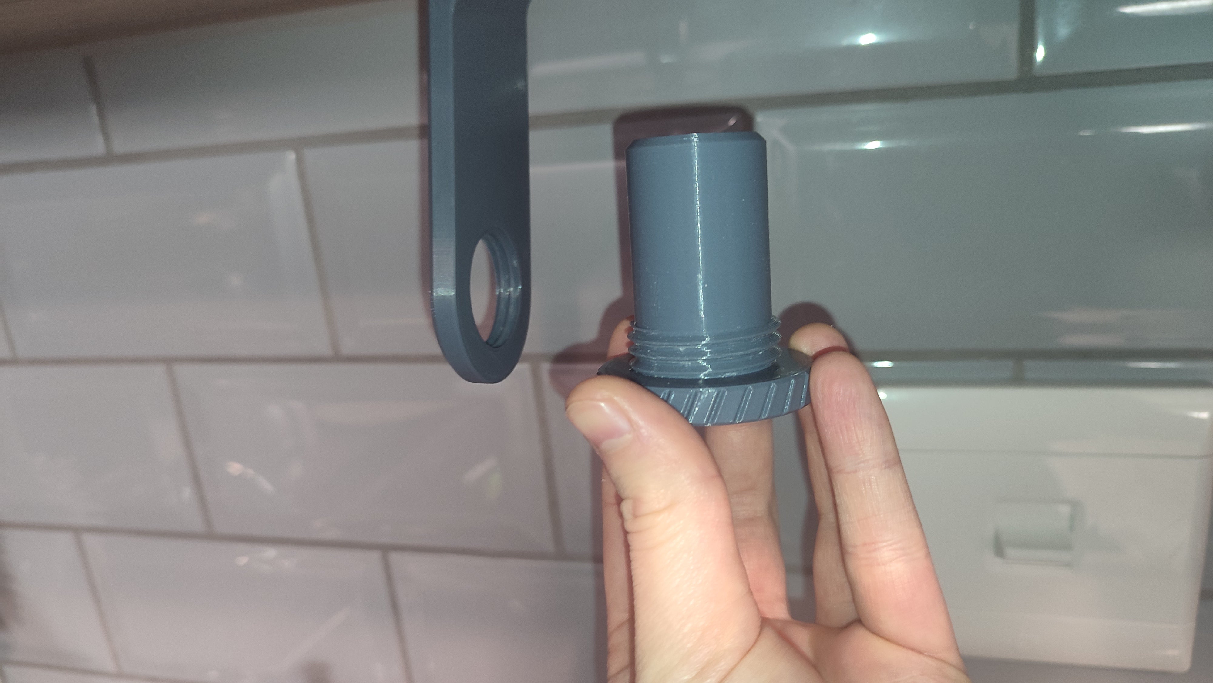 Papieren handdoekhouder voor onder de kast