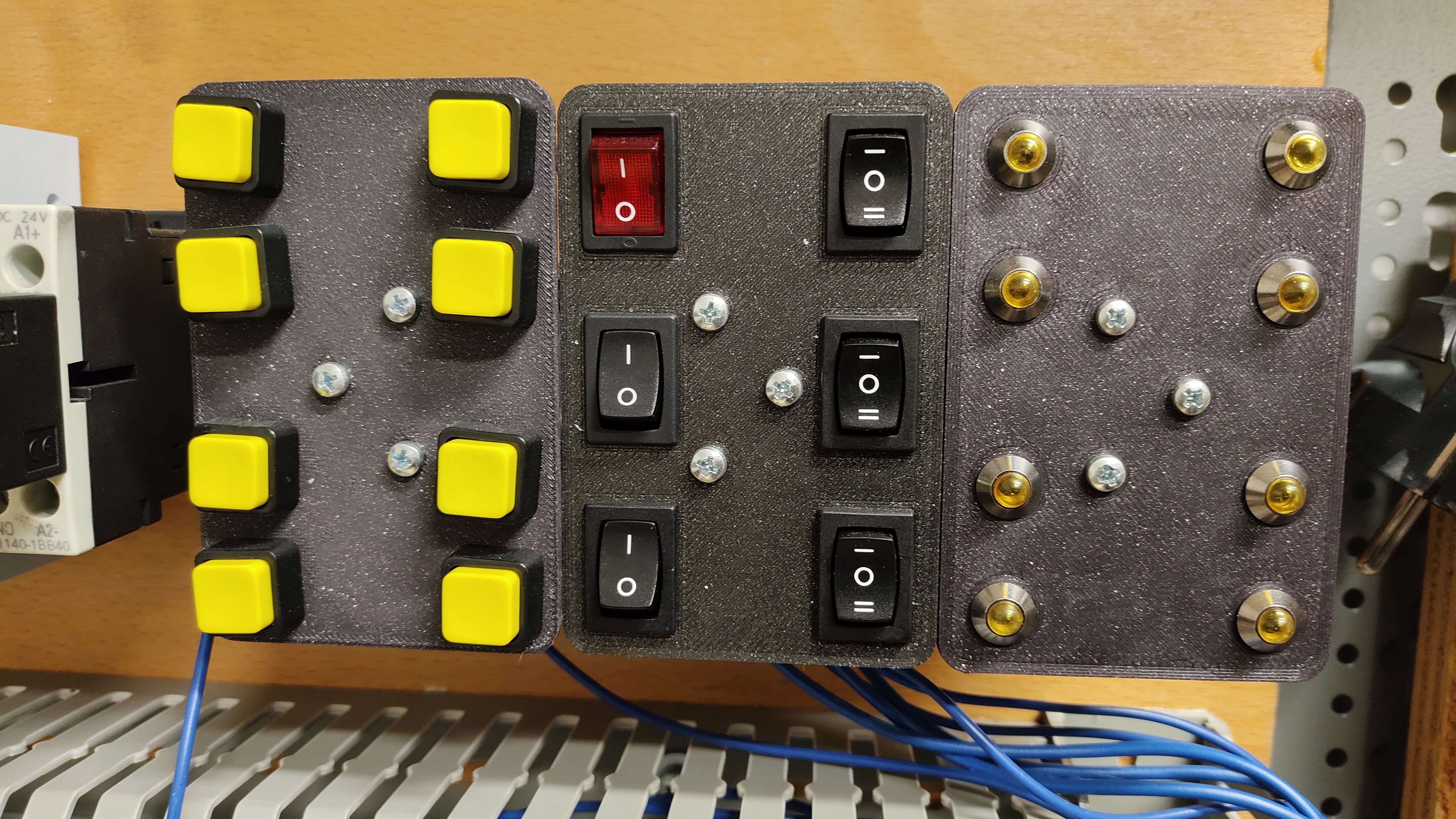 DIN-railhouder voor knoppen en LED-indicatoren