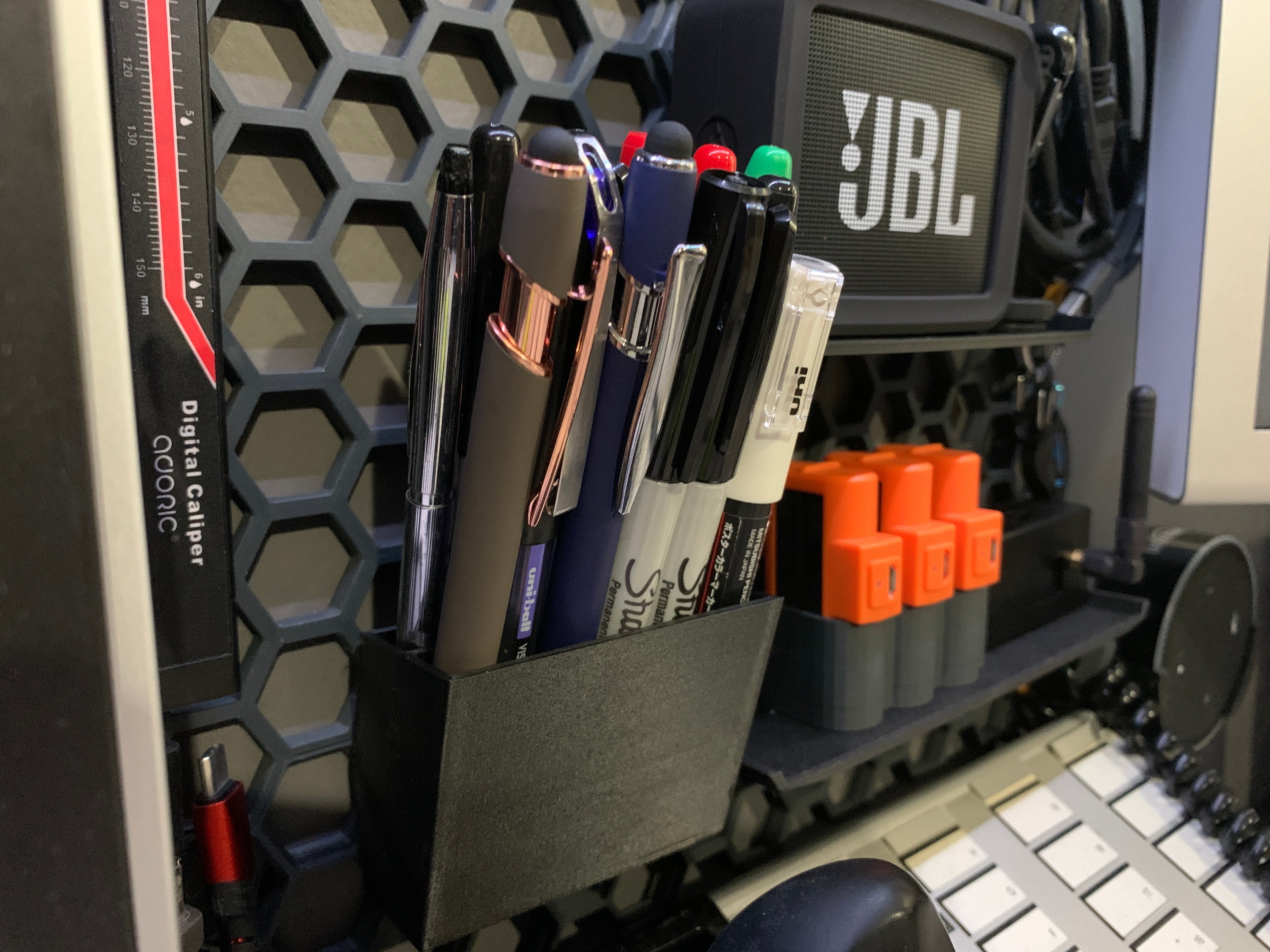 Organizer voor Honingkoekmuur | Multifunctionele houder voor schrijfwaren en afstandsbedieningen