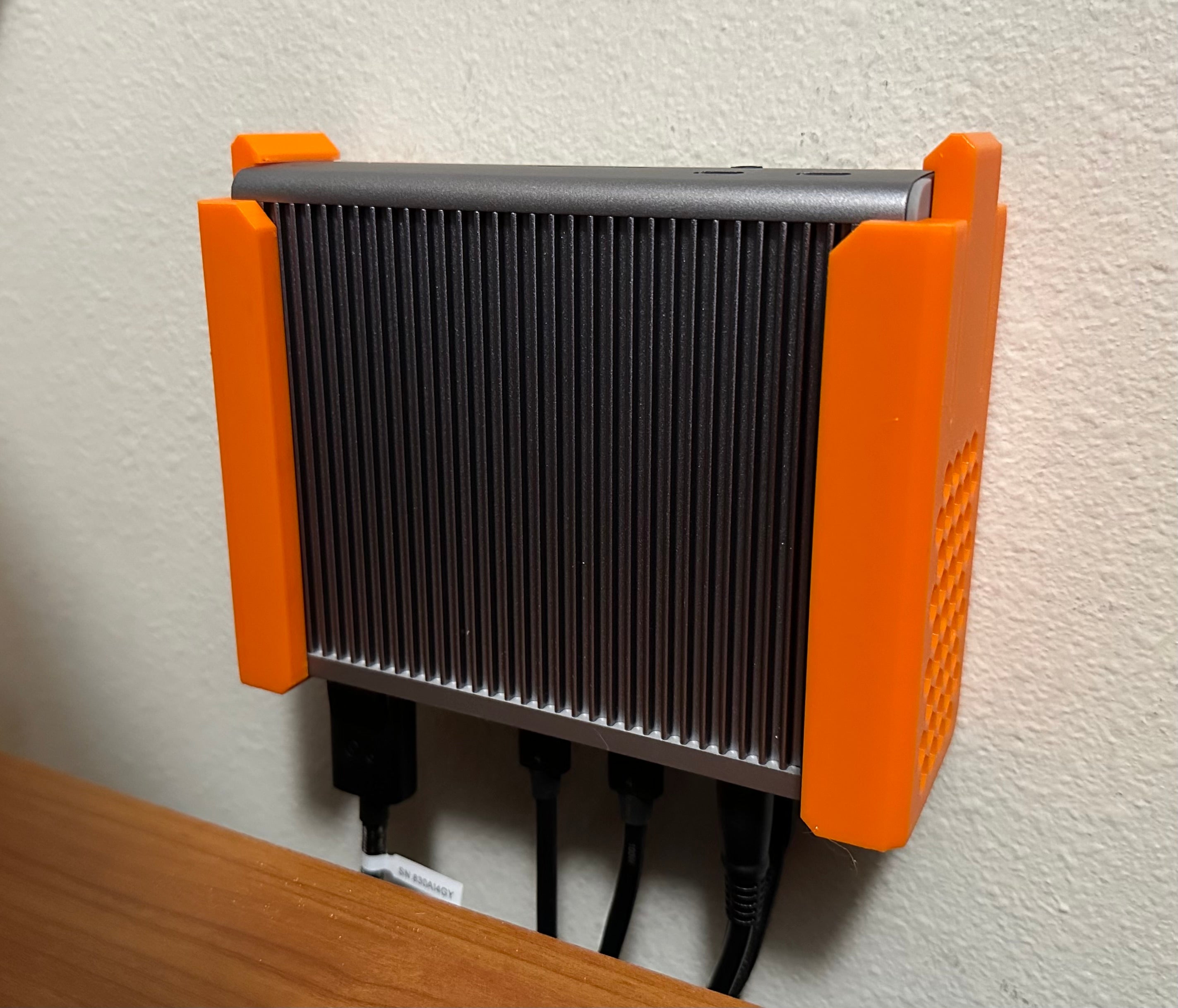 Ruimtebesparende wandmontagebeugel voor CalDigit TS4 Dockingstation